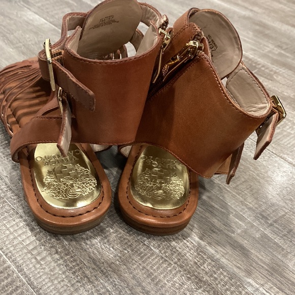 VINCE CAMUTO LEATHER SANDAL - Picture 3 of 8